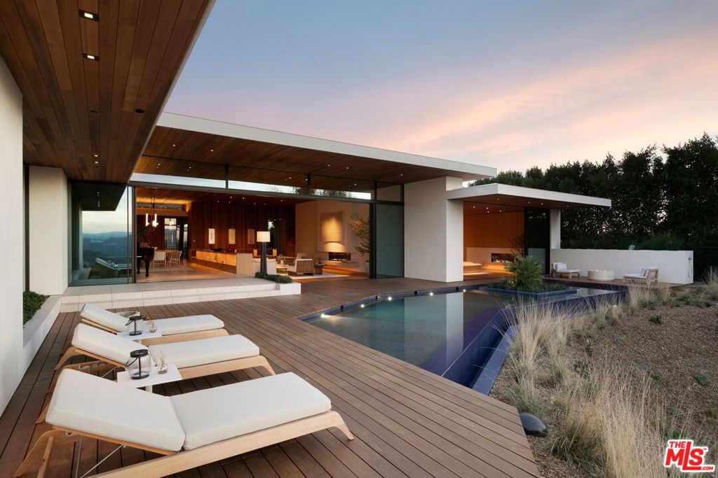 1675 Carla — architectural residence