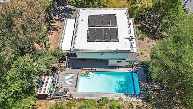 1923 Green Valley Rd, Alamo CA: https://media.crmls.org/mediaz/95781673-360d-46d7-944a-82af6840574b.jpg
