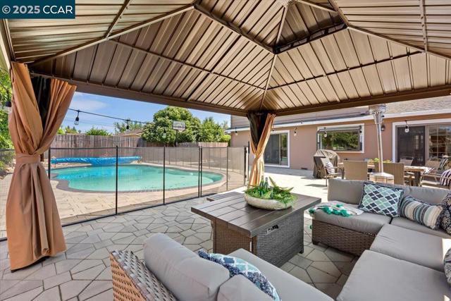 5179 Paul Scarlet Dr, Concord CA: https://media.crmls.org/mediaz/95783e12-5b2b-467b-8ff0-7a5cb1639600.jpg