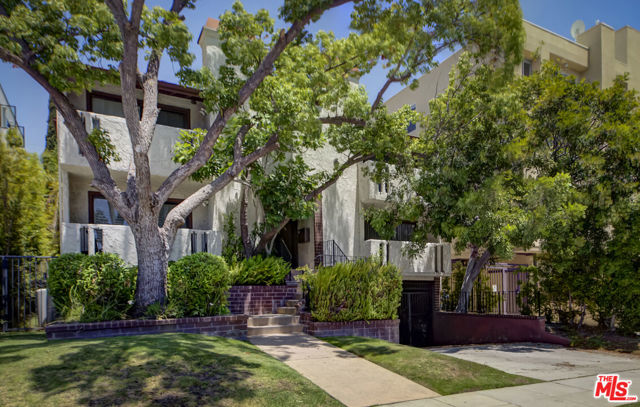 1916 Overland Avenue, Los Angeles CA: https://media.crmls.org/mediaz/95785496-08bf-494f-afdd-79e00dd6613e.jpg