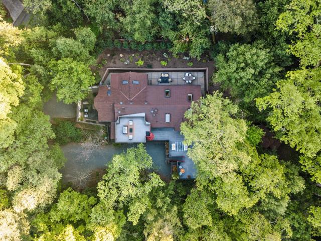 176 Los Trancos Circle, Portola Valley CA: https://media.crmls.org/mediaz/9578af59-de9e-4a60-a26e-44096111c5f2.jpg
