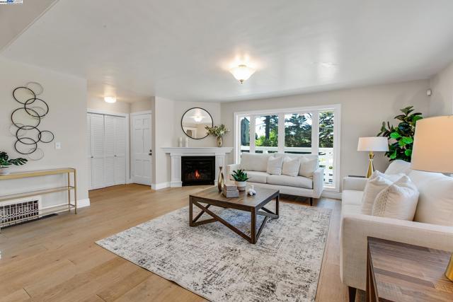 5601 Castle Dr, Oakland CA: https://media.crmls.org/mediaz/9578edbf-52a3-4d42-b265-840fe1ac4bfb.jpg