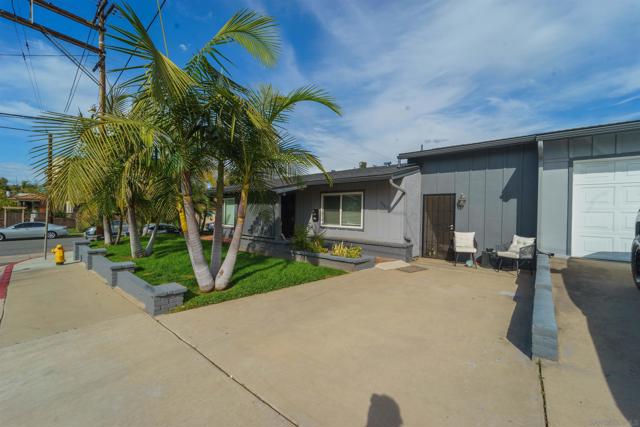 4875 77 Normandie, La Mesa CA: https://media.crmls.org/mediaz/957937f6-6235-4fff-a5eb-019433bf8571.jpg