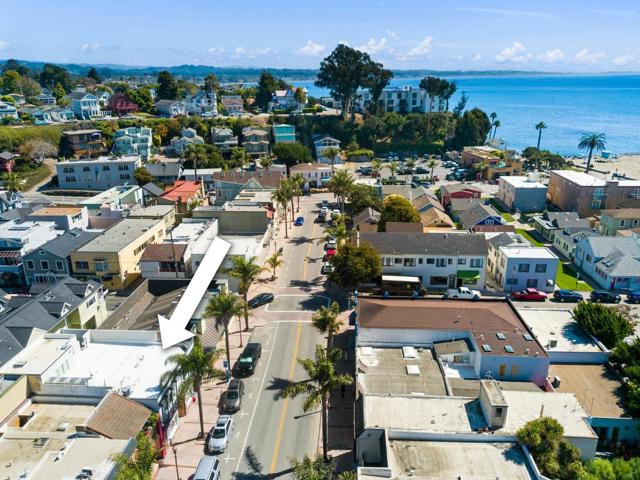 208 Capitola Avenue, Capitola CA: https://media.crmls.org/mediaz/957980f8-b313-4535-9385-a3b83ffc464d.jpg