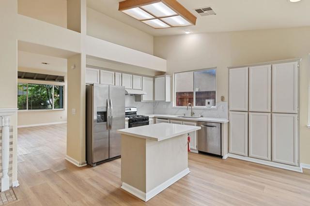 110 Walnut Meadows Court, Oakley CA: https://media.crmls.org/mediaz/9579d8a8-5b40-43ad-9d95-e4a519ad057b.jpg