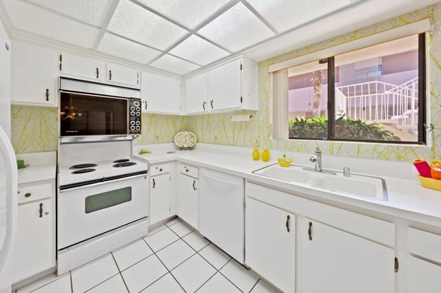 2696 S Sierra Madre, Palm Springs CA: https://media.crmls.org/mediaz/9579fc57-e223-4376-b93e-79f64be12b65.jpg