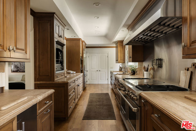 1296 Capri Drive, Pacific Palisades CA: https://media.crmls.org/mediaz/957b4740-95c4-4d7d-89fd-5054b9b3f8da.jpg