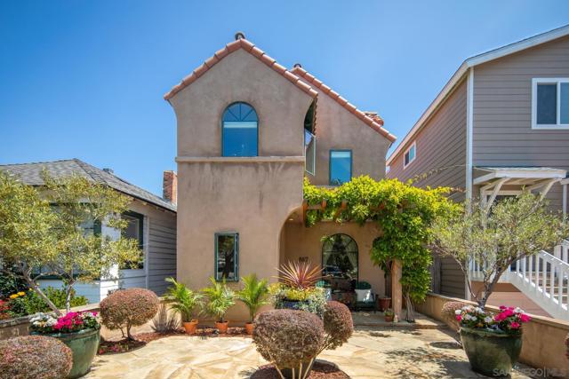 867 E Avenue, Coronado CA: https://media.crmls.org/mediaz/957b9b07-9898-419b-a8c6-2a0ff235a2ac.jpg