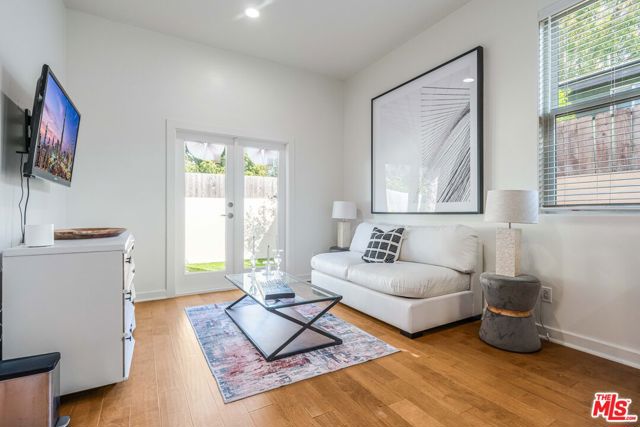 3718 S Barrington Avenue, Los Angeles CA: https://media.crmls.org/mediaz/957bc725-475d-45cc-bb64-41c06ae9a980.jpg