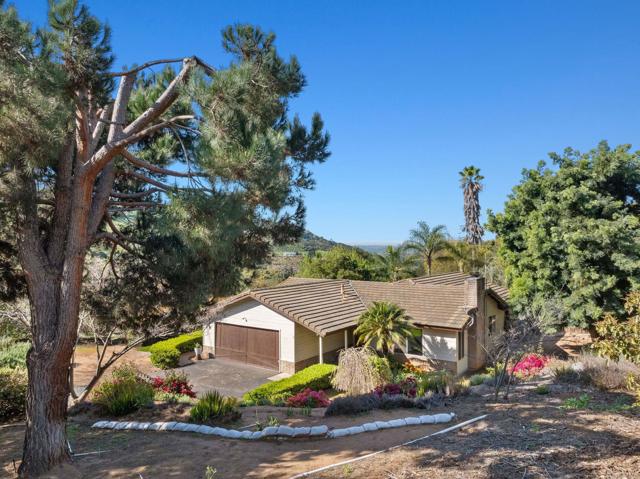 Detail Gallery Image 1 of 1 For 3819 Foxglove Ln, Fallbrook,  CA 92028 - 3 Beds | 2 Baths
