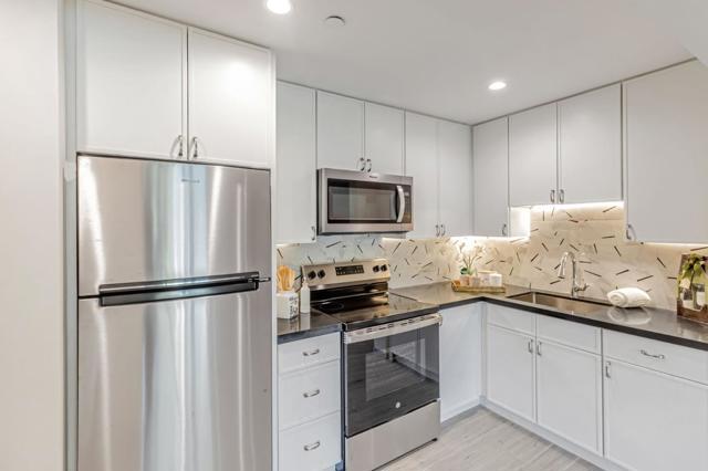 3119 Oak Knoll Drive, Redwood City CA: https://media.crmls.org/mediaz/957d6c3e-d9f0-4f18-849c-c296fff0e2ae.jpg