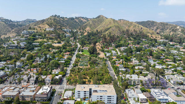 7560 Hollywood Boulevard, Los Angeles CA: https://media.crmls.org/mediaz/957d8d05-5cda-4d6e-ae59-59314f71a3c1.jpg