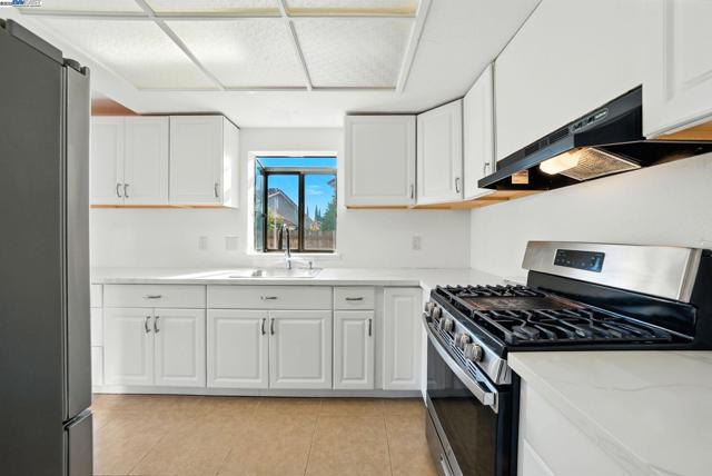 2524 Brazil Ct, Antioch CA: https://media.crmls.org/mediaz/957e14a5-8e62-46c5-b860-e296d5f96325.jpg