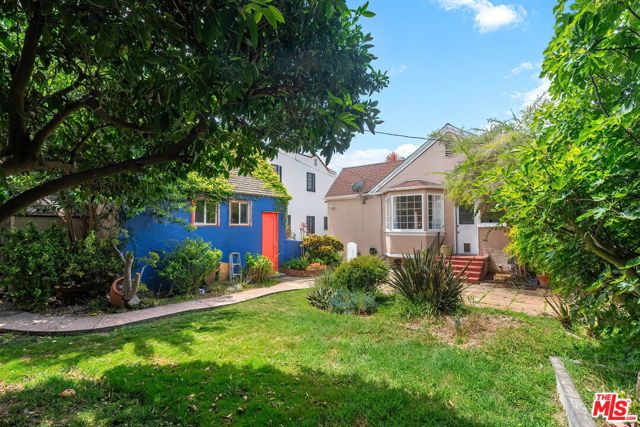 2558 Kelton Avenue, Los Angeles CA: https://media.crmls.org/mediaz/957e15c9-b0c7-4c51-a99b-01c40d747db4.jpg