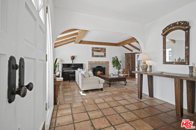 6855 Dume Drive, Malibu CA: https://media.crmls.org/mediaz/957e5f85-f1aa-4808-a49c-6fcc7052b86a.jpg