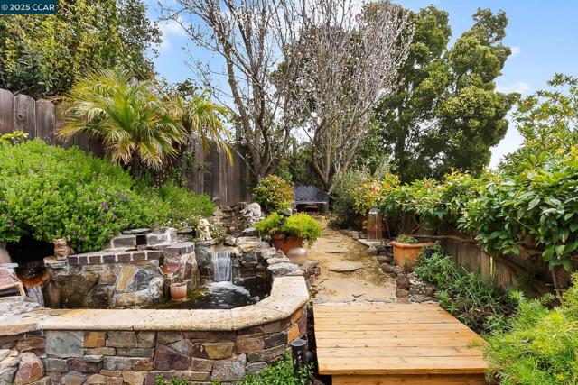 1620 Saint Francis Ct, Benicia CA: https://media.crmls.org/mediaz/957e8deb-4a32-417f-b028-44f603a295cc.jpg