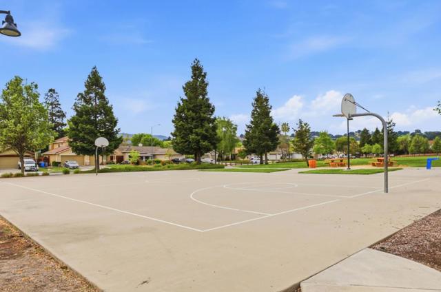 1510 Dovetail Way, Gilroy CA: https://media.crmls.org/mediaz/957ecdba-77fa-4df3-8a1a-0fb0318401ef.jpg