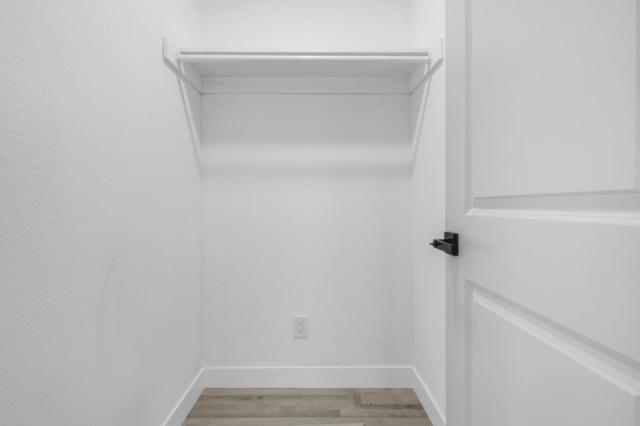Image 20 of 58 For 721 Clyde Avenue
