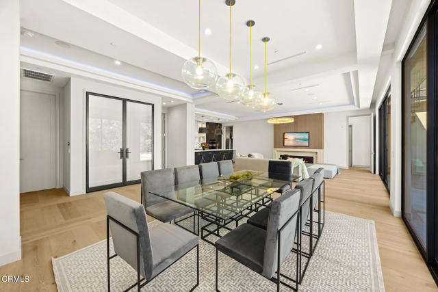 4828 Oakwood Avenue, La Canada Flintridge CA: https://media.crmls.org/mediaz/957f1eb9-e8b2-45c7-9dda-d89ede04fe78.jpg