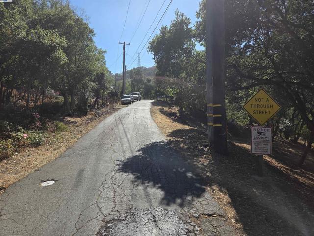 12 Vista Del Orinda, Orinda CA: https://media.crmls.org/mediaz/95800e94-6572-4453-bc55-a78e97320f17.jpg