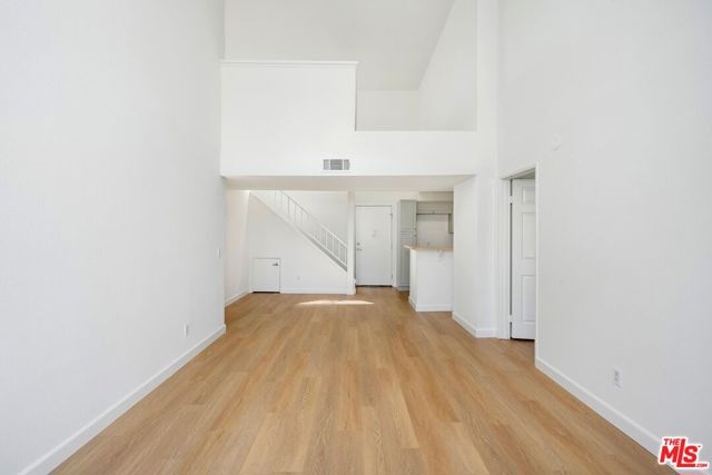 5565 Canoga Avenue, 301 photo 4