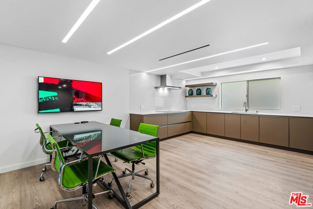 4801 La Villa Marina, Marina del Rey CA: https://media.crmls.org/mediaz/958014bc-2be7-4c49-b405-69ed68118740.jpg