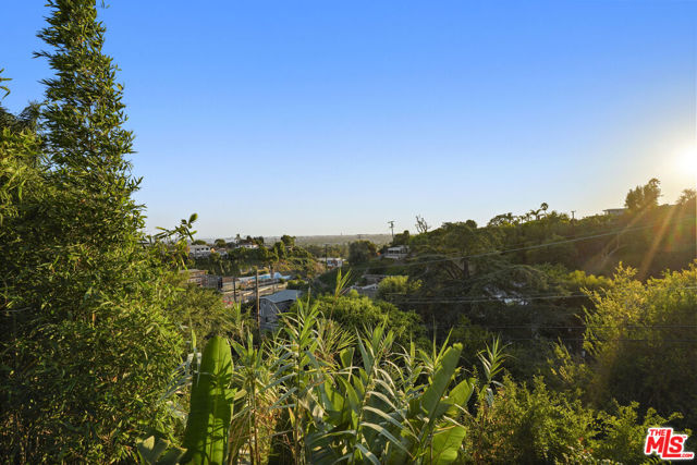 5549 Onacrest Drive, Los Angeles CA: https://media.crmls.org/mediaz/95805545-5e7e-4df5-b9eb-0b52c5f6cabe.jpg