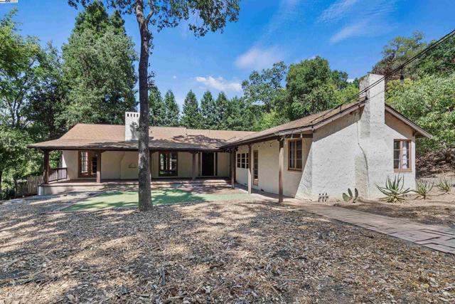 3476 Springhill Rd, Lafayette CA: https://media.crmls.org/mediaz/95809c22-3423-4b39-a5ee-ed5537608cec.jpg