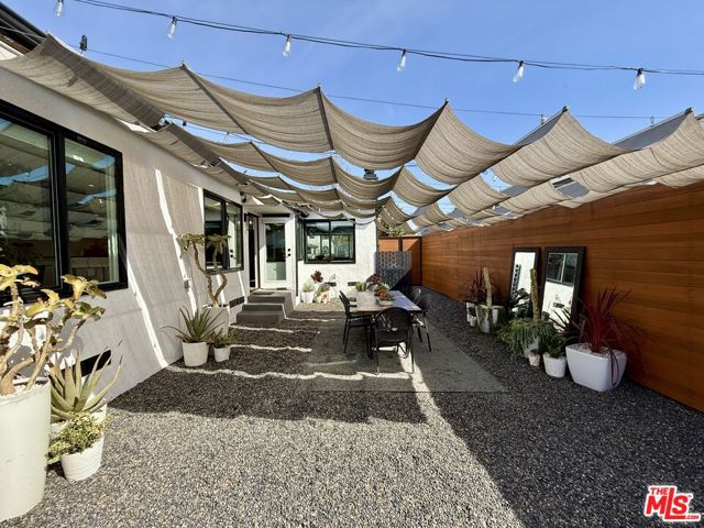 3625 Somerset Drive, Los Angeles CA: https://media.crmls.org/mediaz/9580aff9-5312-47b8-8e58-756cc9067e7d.jpg