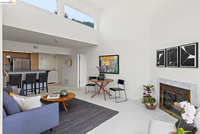 545 Pierce St, Albany CA: https://media.crmls.org/mediaz/9580b30c-dfa4-4e60-a3a2-69a77294858c.jpg