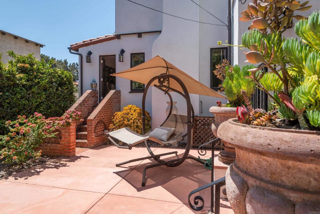 2727 Dove Street