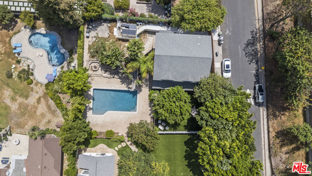 5656 Penfield Avenue, Woodland Hills CA: https://media.crmls.org/mediaz/958227aa-aa07-4eef-8afb-d25daf7d0d80.jpg