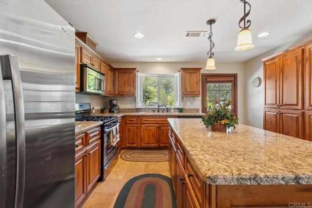 Detail Gallery Image 11 of 75 For 1480 Round Potrero Rd, Potrero,  CA 91963 - 3 Beds | 2/1 Baths