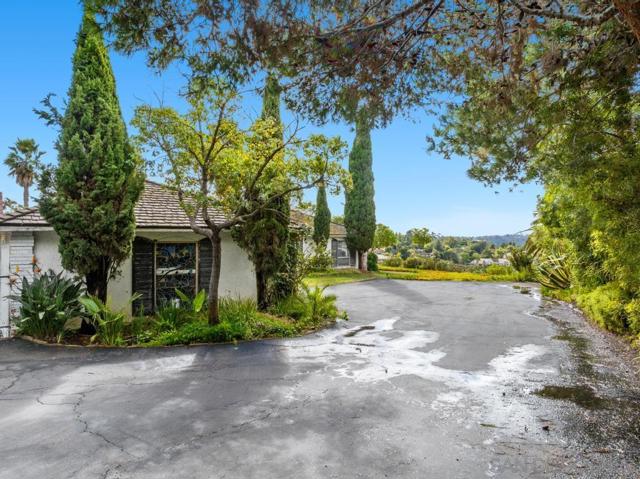 16574 Zumaque, Rancho Santa Fe CA: https://media.crmls.org/mediaz/9582ef76-2fc5-4400-b788-99905ca535a5.jpg