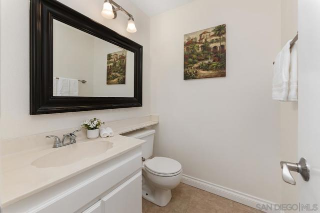 10496 Rancho Carmel dr, San Diego CA: https://media.crmls.org/mediaz/95836bed-9d25-4a3a-a939-f01366dbeeca.jpg