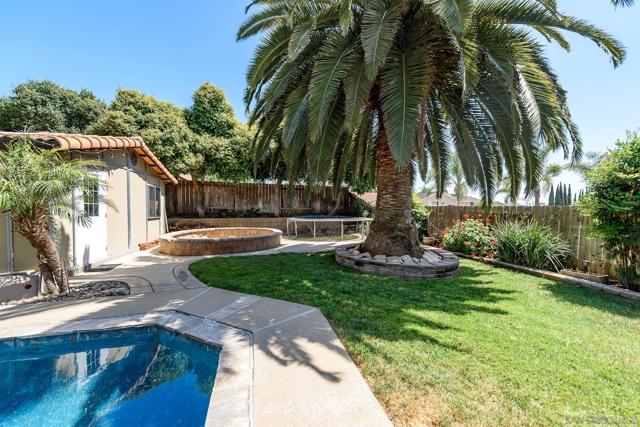 14229 Jennings Vista Way, Lakeside CA: https://media.crmls.org/mediaz/95837337-bb29-497f-964b-e439e70c28df.jpg