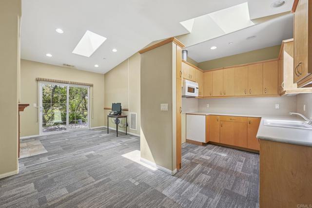 31619 21 Via Puerta Del Sol, Bonsall CA: https://media.crmls.org/mediaz/95839e4b-e75e-4242-804b-c87b7e0a8bb9.jpg