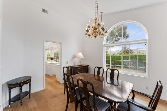 6861 Aviano Drive, Camarillo CA: https://media.crmls.org/mediaz/9583b816-784b-4cea-bda3-776f8bcb0a4f.jpg