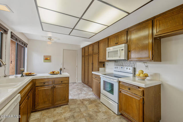 31310 Village 31, Camarillo CA: https://media.crmls.org/mediaz/9583dd55-8cfd-4028-8c55-a47f1a067086.jpg