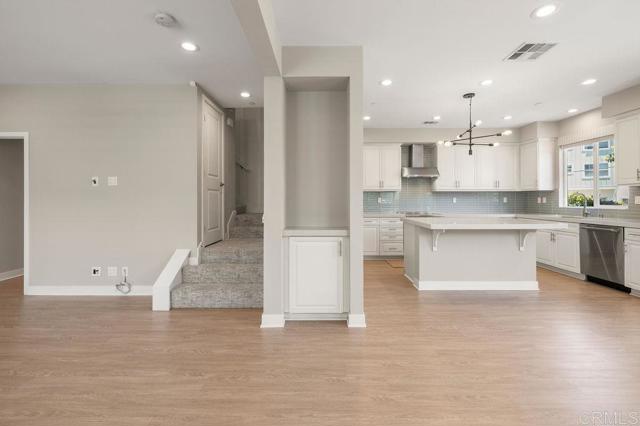 Detail Gallery Image 18 of 39 For 1105 Hibiscus Way, Oceanside,  CA 92054 - 3 Beds | 2/1 Baths