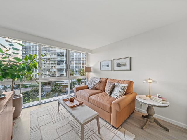 1750 Avenida Del Mundo, Coronado CA: https://media.crmls.org/mediaz/95847292-a507-4e9b-bdae-61244c79b9fb.jpg