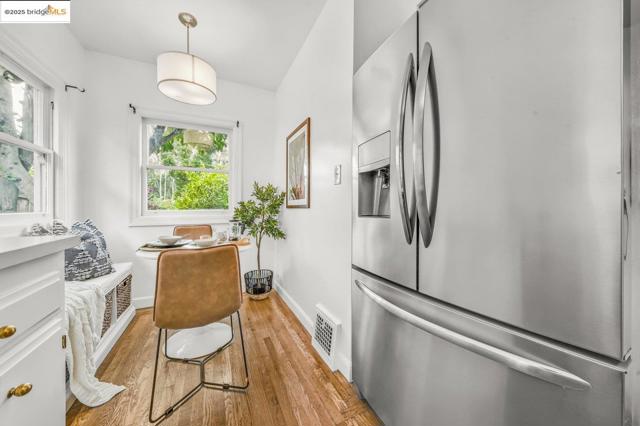 5925 Outlook Ave, Oakland CA: https://media.crmls.org/mediaz/9584ab41-fd5f-45c8-a4b0-3f21dd2242c2.jpg