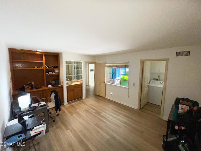 5964 Ruthwood Drive, Calabasas CA: https://media.crmls.org/mediaz/9584b8ca-9309-43c1-ae55-065213e3dcf8.jpg