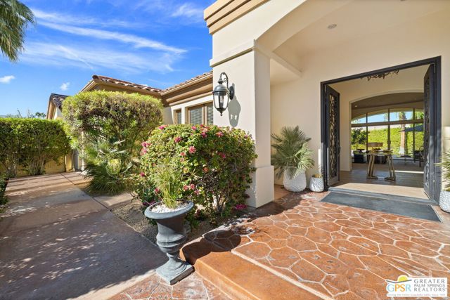 16 Villaggio Place, Rancho Mirage CA: https://media.crmls.org/mediaz/9584c17c-5296-4019-9814-93726008443f.jpg