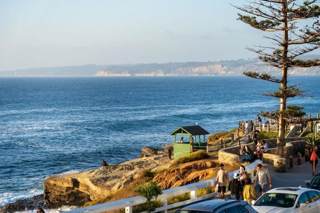 939 Coast Blvd, La Jolla CA: https://media.crmls.org/mediaz/9584f1ba-fa29-4910-a535-57d7bbe5602e.jpg