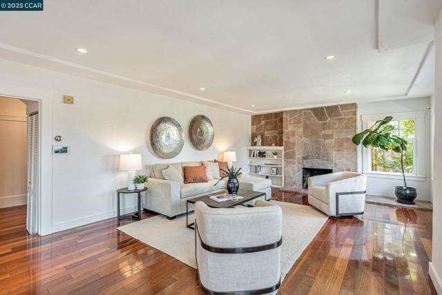 840 E 28th St., Oakland CA: https://media.crmls.org/mediaz/95853bf8-421e-44bf-b1ef-301dc708f74e.jpg
