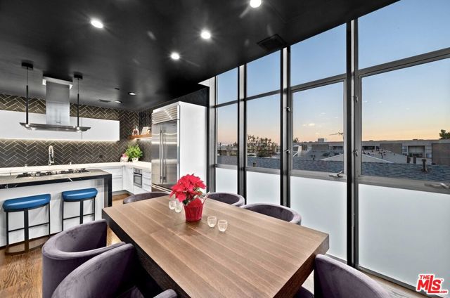 825 N Kings Road, West Hollywood CA: https://media.crmls.org/mediaz/95855d8c-5d14-4ee3-b6d9-09bf135264a4.jpg