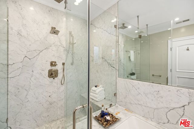 514 N Walden Drive, Beverly Hills CA: https://media.crmls.org/mediaz/95858b99-98b6-4984-8e83-51edd8ef1aa2.jpg