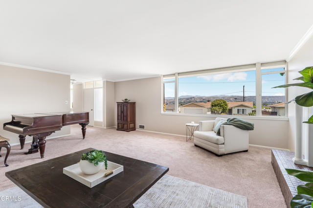 47 Grandview Circle, Camarillo CA: https://media.crmls.org/mediaz/958664e2-729b-4feb-9536-523302cac99a.jpg