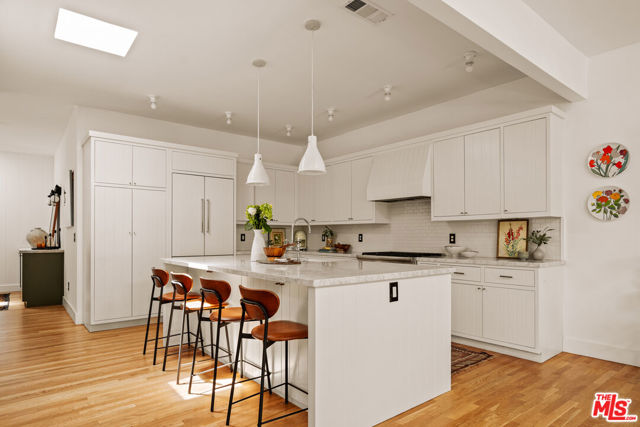 623 N Sierra Bonita Avenue, Los Angeles CA: https://media.crmls.org/mediaz/9586b1a9-9e1b-44e3-842e-952b5e9cd05a.jpg